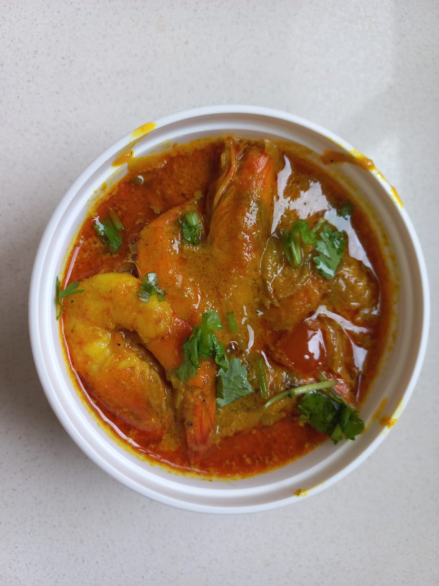 Lunch ready!! 
Prawn curry with coconut milk.

Are you hungry??

#prawncurry 
#Lunchtime