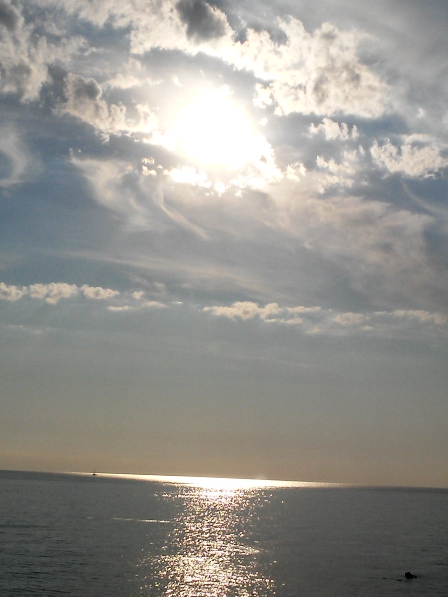 <a href="/BlueCalb/">Madame Barbara</a> Nessun problema, nessun ritardo Barbara; sai certe volte penso che basti solo richiamare alla mente qualcuno è già in questo modo gli si sta vicino, come dire con un messaggio " ci sono e ti penso".
Buongiorno cara amica e lieta giornata.