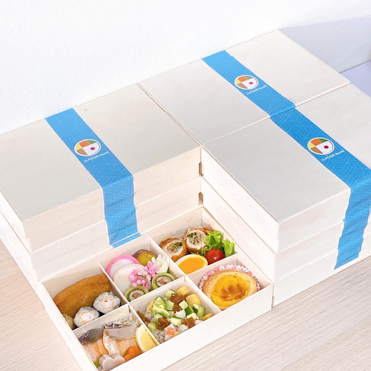 yipoonbentorori's tweet photo. ทางร้านต้องขอขอบคุณสำหรับออเดอร์ food support 📦 ของแฟนคลับ คุณ คริส พีรวัส มากๆเลยนะคะ 🥰
🎊 เปิดออเดอร์แรก New Bento ของทางร้าน Yipoon-Bento จำนวน 10 กล่อง 🍱 กันไปเลยย
#yipoonbento #foodsupport #ออเด��ร์จัดเลี้ยง #kristperawat #คริสพีรวัส #ยูยู่ของคุณพี https://t.co/rtpDvRMbm2