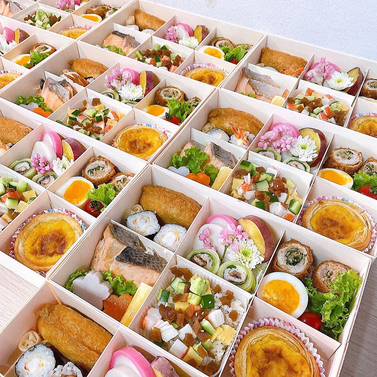 yipoonbentorori's tweet photo. ทางร้านต้องขอขอบคุณสำหรับออเดอร์ food support 📦 ของแฟนคลับ คุณ คริส พีรวัส มากๆเลยนะคะ 🥰
🎊 เปิดออเดอร์แรก New Bento ของทางร้าน Yipoon-Bento จำนวน 10 กล่อง 🍱 กันไปเลยย
#yipoonbento #foodsupport #ออเด��ร์จัดเลี้ยง #kristperawat #คริสพีรวัส #ยูยู่ของคุณพี https://t.co/rtpDvRMbm2