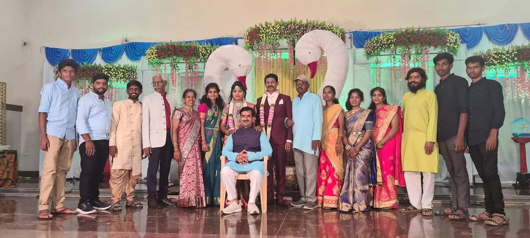 पतंजलि चिकित्सालय होसपेट कर्नाटक के संचालक, प्रिय भाई मोहन शेट्टी संग डॉक्टर श्वेता MBBS MD शुभ विवाह समारोह, योग आर्युवेद के साथ एलोपैथी का मिलन <a href="/swabhimani1/">Shifted to @drjaideeparya</a> <a href="/bhagwantkhuba/">Bhagwanth Khuba</a> <a href="/rakesh_bstpyp/">भारत</a> <a href="/Sadhvi_Devpriya/">Dr. Sadhvi Devpriya</a> <a href="/yogrishiramdev/">स्वामी रामदेव</a> <a href="/Ach_Balkrishna/">Acharya Balkrishna</a> <a href="/EklureBasawa_YB/">Basawaraj Eklure</a> <a href="/paramarthdev/">स्वामी परमार्थदेव</a> @Sachin_YB