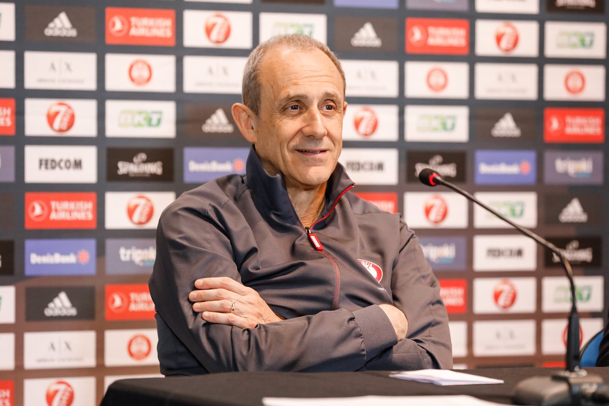 BasketNews_com's tweet photo. "This series is over, we need a miracle. All the odds are against us, and every day it looks like there's a new injury."
That's what Ettore Messina said after G2 of the EuroLeague QFs when Milan defeated Anadolu Efes, but lost Malcolm Delaney and Sergio Rodriguez.
#AXMEFS https://t.co/vHnf0qu4p2