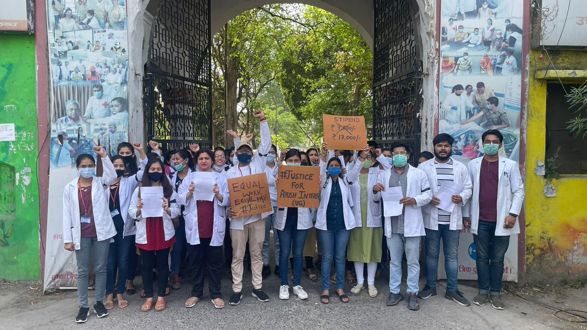 PalariyaNidhi's tweet photo. @OfficeofDhami @PMOIndia #ayushintern #equalpayforequalwork #justiceforugintern #Ayush https://t.co/w3E9UWfFET