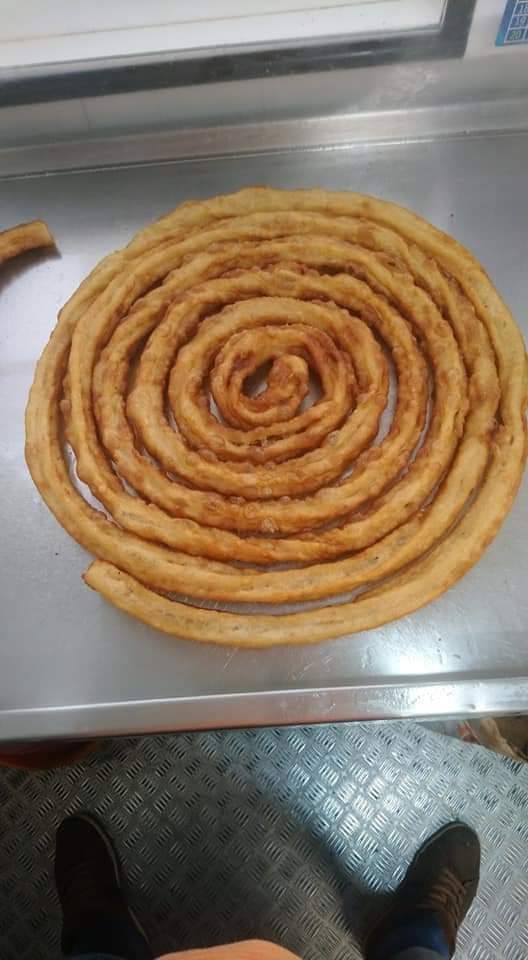 charretavictor2's tweet photo. #LaJunglaBGS  Jungleros unos churros para desayunar https://t.co/kmS2JoZ9tY