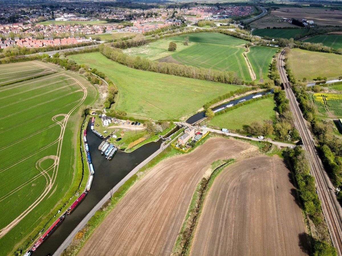 TrekExploration's tweet photo. Our narrowboat cruise along the Trent & Mersey Canal between Willington and Swarkestone last weekend.
https://t.co/gCzZPeJ7fl
#canal #narrowboat #Trent #mersey @CRTBoating @CanalRiverTrust @CRTEastMidlands @IWA_UK @waterwaysworld #willington #swarkestone #Easter @towpathtalk https://t.co/mcXRHecsQq