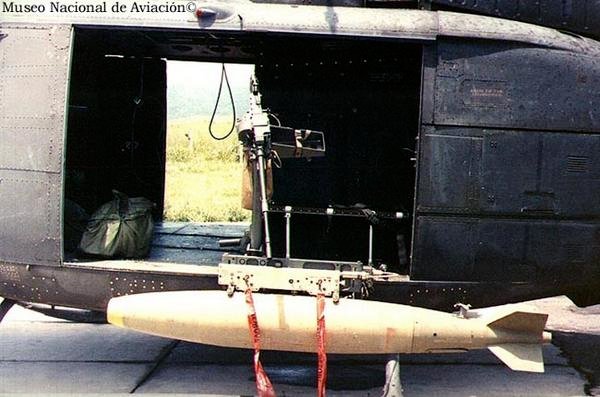 支援航空機不足だから第四戦闘団にしれっとこういうの混ぜたい。が、輸送に全振りになるから無理か…パイロンなさそうだし…下面のつり下げフック周りでどうにかならんかな。
因みに写真はレバノン軍らしい。 