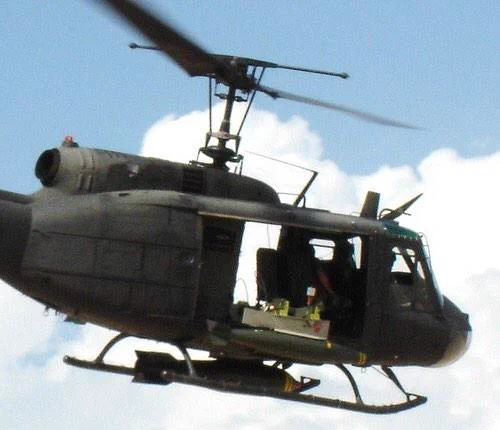 支援航空機不足だから第四戦闘団にしれっとこういうの混ぜたい。が、輸送に全振りになるから無理か…パイロンなさそうだし…下面のつり下げフック周りでどうにかならんかな。
因みに写真はレバノン軍らしい。 