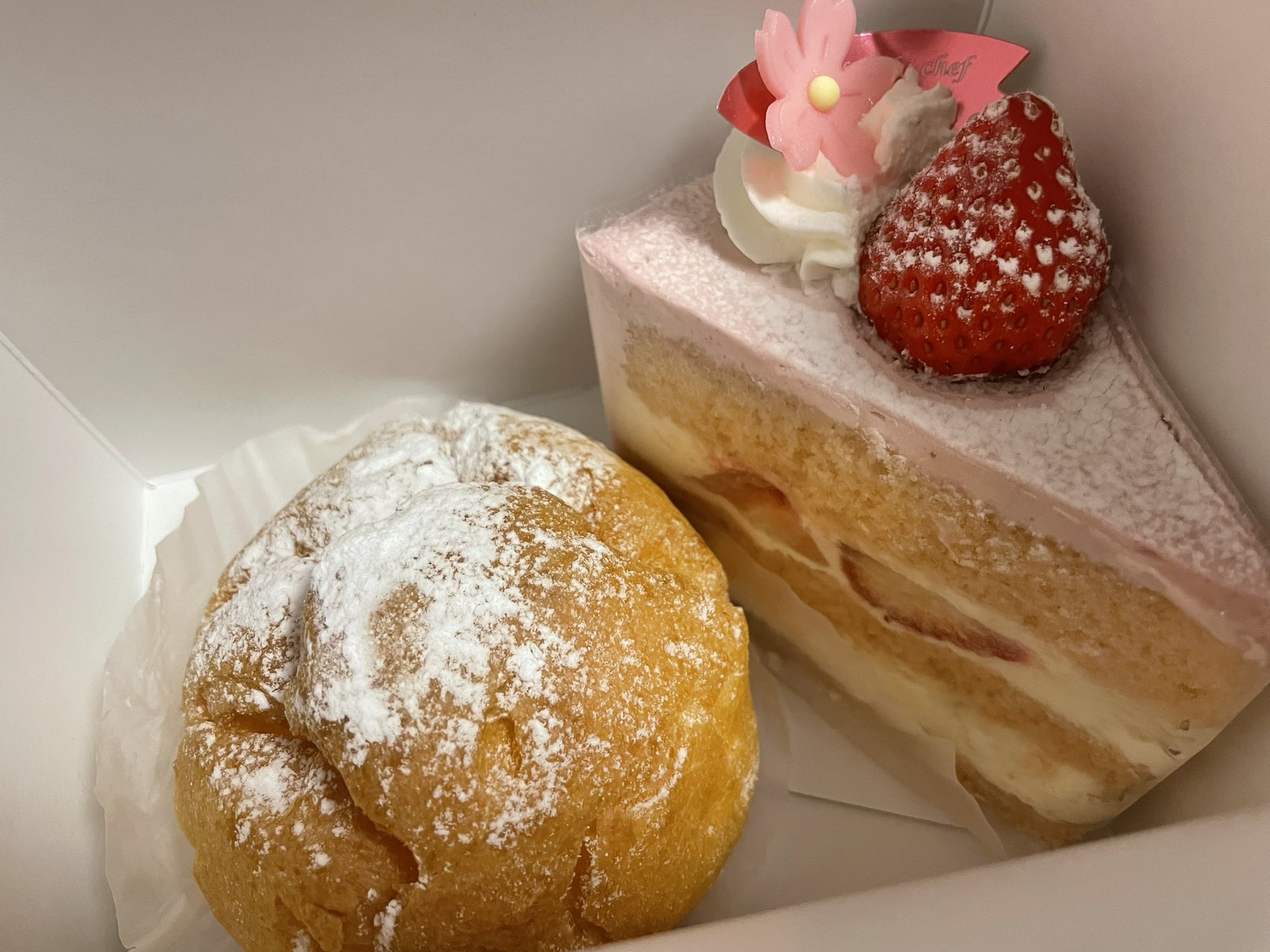 まんぎーす 24時間ぶりのご飯 桜のショートケーキ甘じょっぱくてめっちゃ美味しいԅ ԅ T Co Nddikytaar Twitter