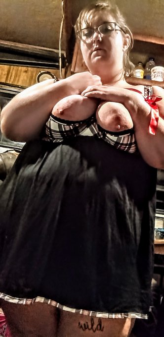 Got this sexy top yesterday. I'm in love 😍🤤🤤 https://t.co/wMaOppkcPL<a href="/tag/sexydicegame"class="tags"><span>#sexydicegame</span></a>