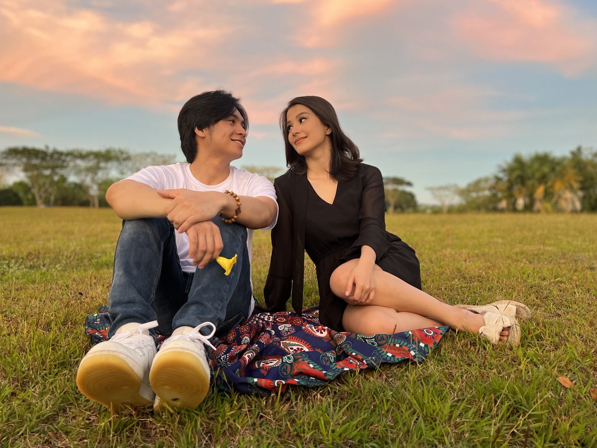 GMA_PA's tweet photo. Bukod sa #GabLil, dapat din abangan ang #KimLex sa upcoming mystery-romance series na #LoveYouStranger!
Anong role kaya ang gagampanan nila? π€ https://t.co/TDgKhGEECn