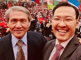 Айлын эрх хүүхдүүдийг Монгол төр сургаж хүмүүжүүлж авдаг. Ижий аав нь генний баян дээдсүүд байсан гэж бодож байна уу. Цаг үеэ тааруулсан хулгайч нар байсан юмшүү
1. Хүчиндэгч Номтойбаяр
2. Шахаачин Тэмүүлэн
3. ЖДҮчин Учрал
4. Эрхийн балай Батшугар
5.Удахгүй НУА нар гишүүн болно