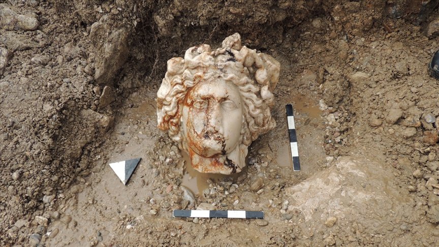 Kütahya'da, 'Afrodit' ve 'Dionysos' heykel başları bulundu.