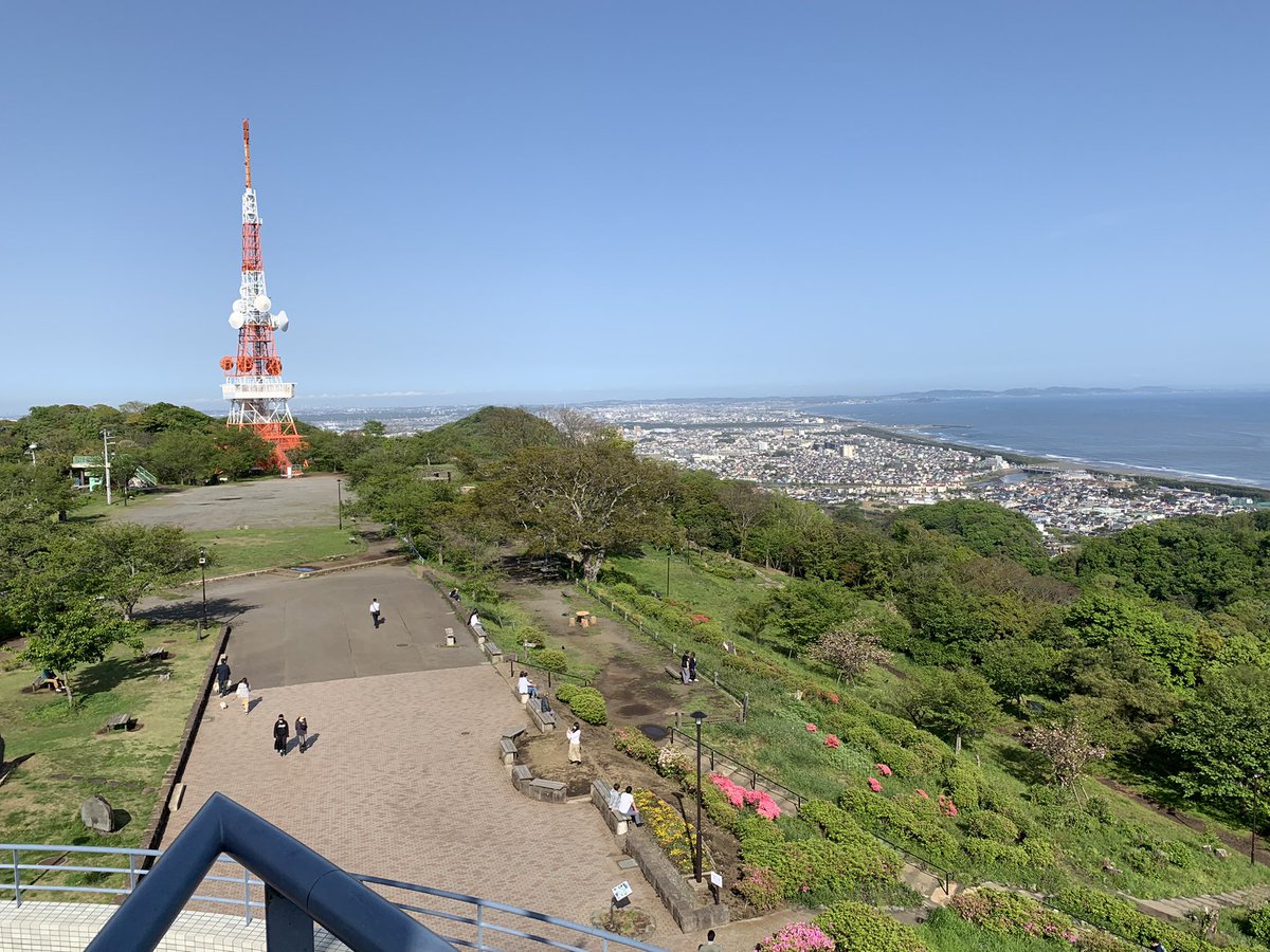 KidokoroShu's tweet photo. 初めて湘南平キタ。
めっちゃ平和。
カラスうるさい。 https://t.co/MAjNaIKtUb