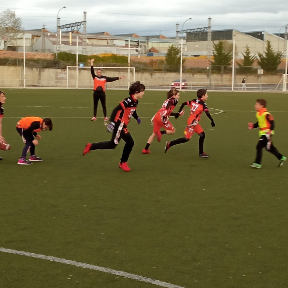 GrizzliesAvila's tweet photo. #TrainingDay
Hoy, preparamos la última jornada de liga de @madridxfootball
Los resultados no han acompañado, pero el crecimiento que estamos teniendo es increíble.
#GoodJobBoys
#HazteNaranja #BeAOrange #AlwaysAFighter #ÁVILA #FlagFootball #Youth https://t.co/GScFgN57mM