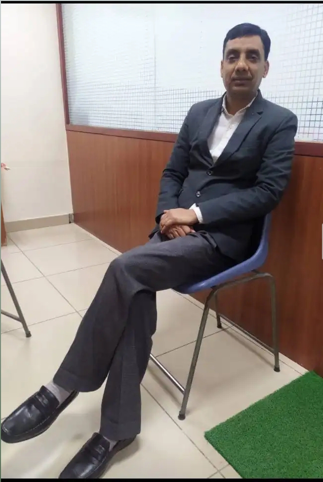 किस्मत यह मेरा इम्तेहान ले रही है
तड़प कर यह मुझे दर्द दे रही है
दिल से कभी भी मैंने उसे दूर नहीं किया
फिर क्यों बेवफाई का वह इलज़ाम दे रही है