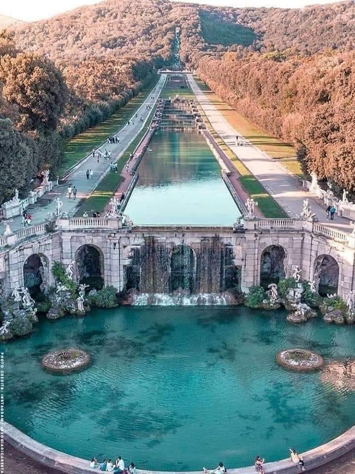 lebalenelosanno's tweet photo. Reggia di Caserta. https://t.co/JBgnkBDJtq