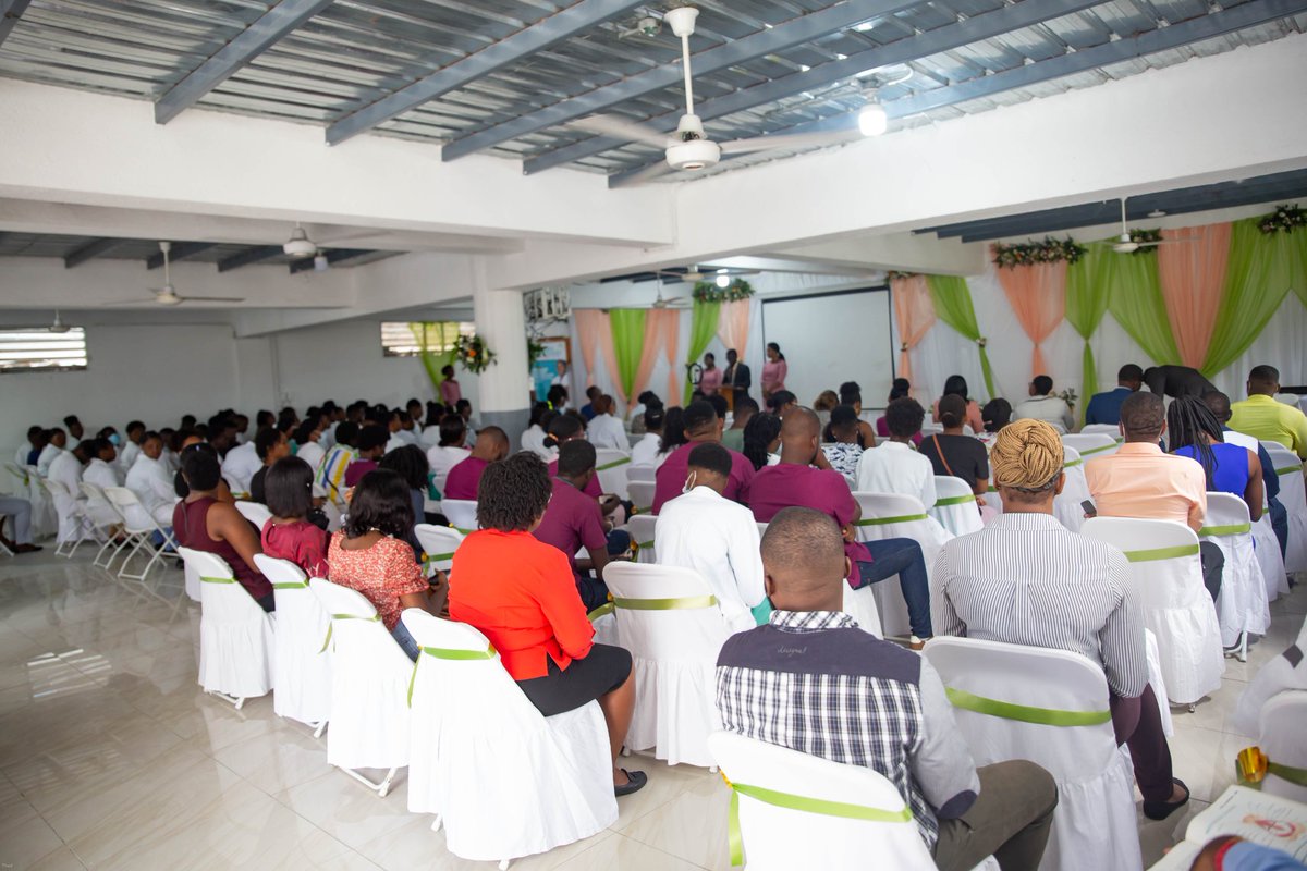 EdASimphat's tweet image. Yon ti apèsi de sak te gen nan premye Jounen Syantifik yo.

Jounen Syantifik yo ap kontinye pou jodi an rive demen. Ou ka pase vizite nou nan Premye Riyèl Nazon #10 sou wout boudon an.

#js2022
#santémentale
#fmss_ulum
#usque_ad_victoriam