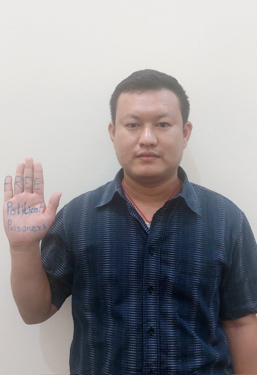 winwin522's tweet photo. "တိုင်းပြည်အပေါ် စစ်အာဏာရှင်ကျေးဇူး မူးလို့တောင် ရှူစရာမရှိဘူး"

#BlueShirtCampaign
#ဟံသာဝတီဦးဝင်းတင် 
#FreeAllPoliticalPrisoners
#whathappeninginmyanmar https://t.co/8TXf5h2WJm