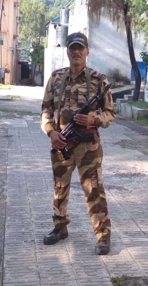 GaneshSingh_in's tweet photo. सतना जिले के मैहर तहसील अंतर्गत ग्राम नौगांवा निवासी श्री शंकर प्रसाद पटेल जी जम्मू कश्मीर में आतंकियों से लड़ते हुए वीरगति को प्राप्त हो गए।

उन्होंने जिस बहादुरी के साथ दुश्मनों से लोहा लिया और देश की रक्षा में अपने प्राणों की आहूति दी उस पर हमें गर्व है। https://t.co/TQXDYtBz1x