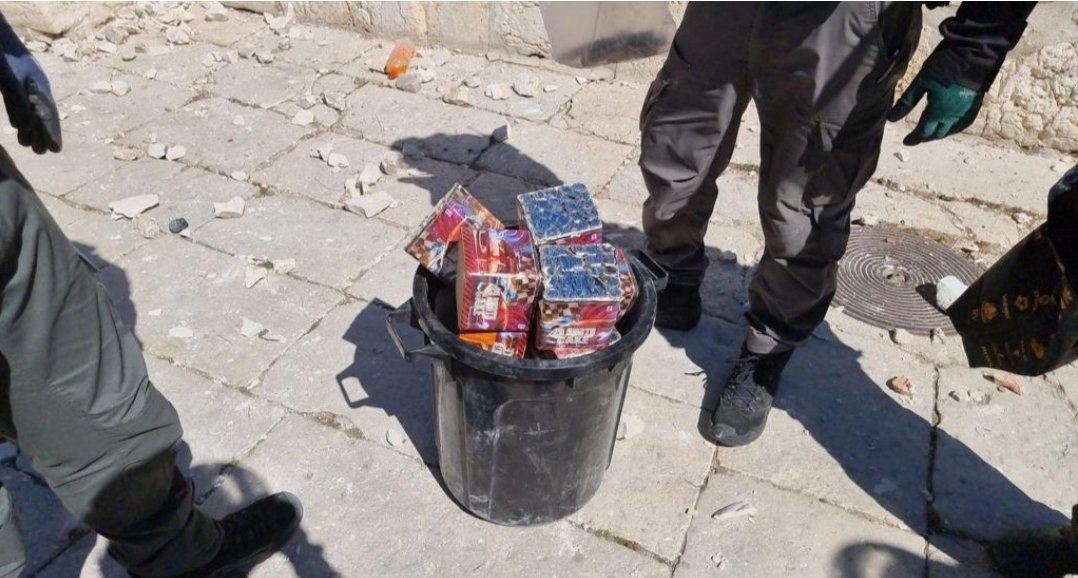 GalitPeleg's tweet photo. Every year it's the same scenario: While #Muslims go to pray in #AlAqsa, hundreds of incited #Palestinian #extrimists cause riots & violence. Israeli police arrests them, while the Arab leaders pour more fuel only to condemn #Israel. Aren't you sick & tired of this "game"? https://t.co/htkWMzRWO7