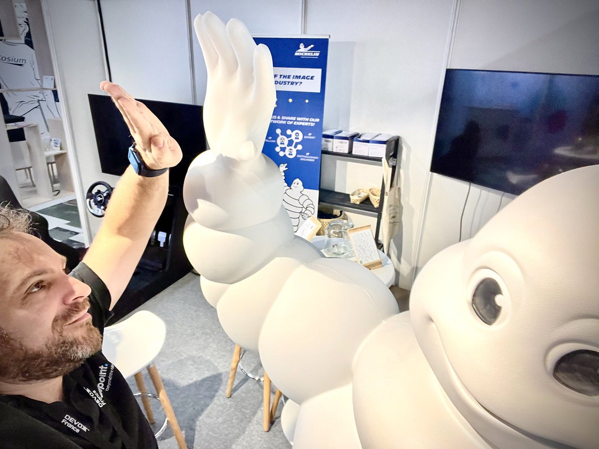 dclairac's tweet photo. Je retrouve un vieil ami au #devoxx.
#michelin @michelin_eng #DevoxxFR Pour la petite histoire: https://t.co/HgcA0nU3eG https://t.co/2F8lPIwcmd