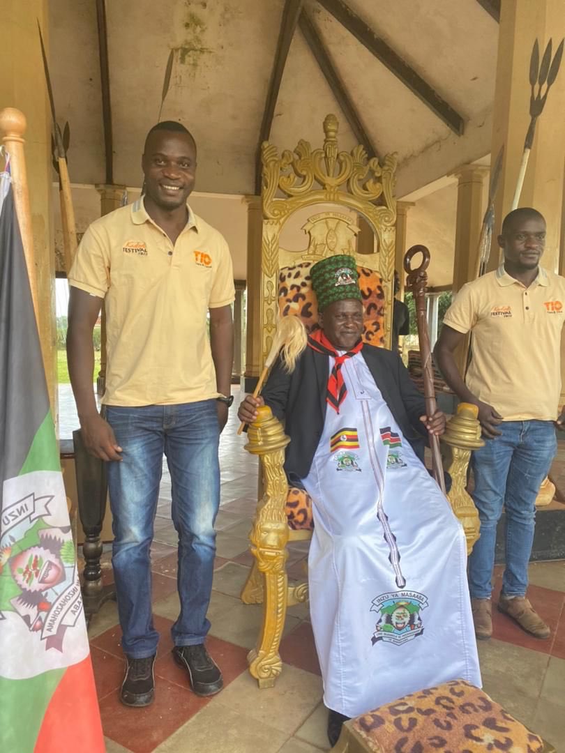 Now a photo of Kabaka (Omukaka)  of Bugisu with <a href="/TIO_ToursTravel/">Tio Tours & Travel</a> as the organizers of #KadodiKarnival the second edition which will happen on 9th of July at Uganda Museum. All my Gisu people you don’t have to miss this, come and know your cultural ways.