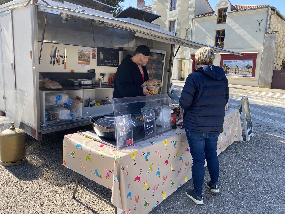 Millers_Larder's tweet photo. #France #hospitality lunch options Day 2.Weekly #freerange #Rotisserie #Chicken #Foodtruck u can order & Tatties -€26.00 & 👍 @VandBOfficiel lunchtime option 4 #MenuExpress #CraftBeer @WMccurrach @StBridesPoultry @LanarkshireLar1 @stephenbenn46 @Stephwade_Glas @Haggiskings https://t.co/b3f0mI69z1