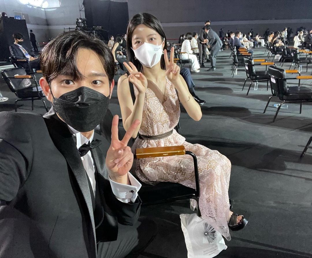 ronabaebae's tweet image. i'll never get over with this two, probably gonna love them for a lifetime