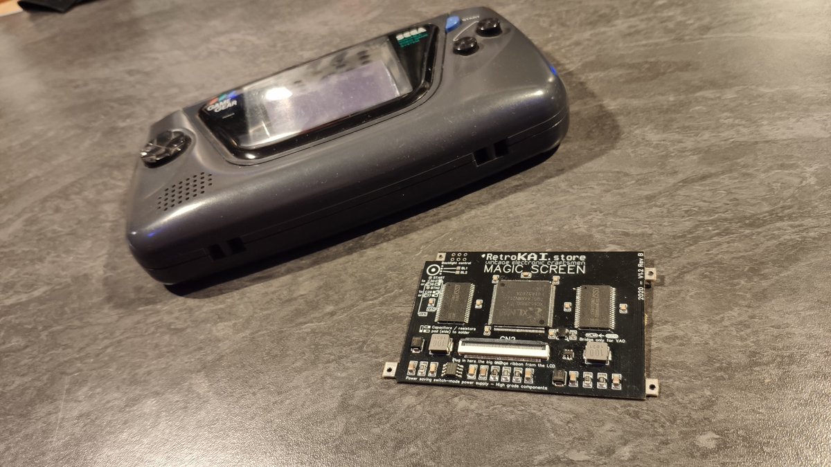 CabriDIY's tweet photo. Aujourd'hui j'installe un mod @RetroKaiStore sur cette GameGear 😁

Son propriétaire a commencé mais a fait un petit pont. On refaire tout ça 👌

C'est de 9h à 14h sur :
https://t.co/5PQDWBN8Ad https://t.co/OCOKieuse7