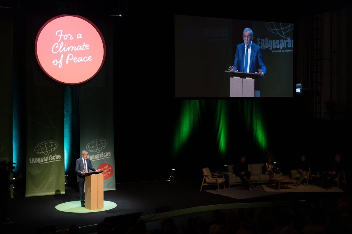 Es freut mich sehr, dass ich bei den diesjährigen @neongreennet #EarthTalks persönlich dabei sein konnte. Trotz aller Krisen, trotz Krieg und Pandemie - wir müssen dranbleiben und unsere Lebensgrundlagen erhalten und die Klimakrise bekämpfen. (vdb)