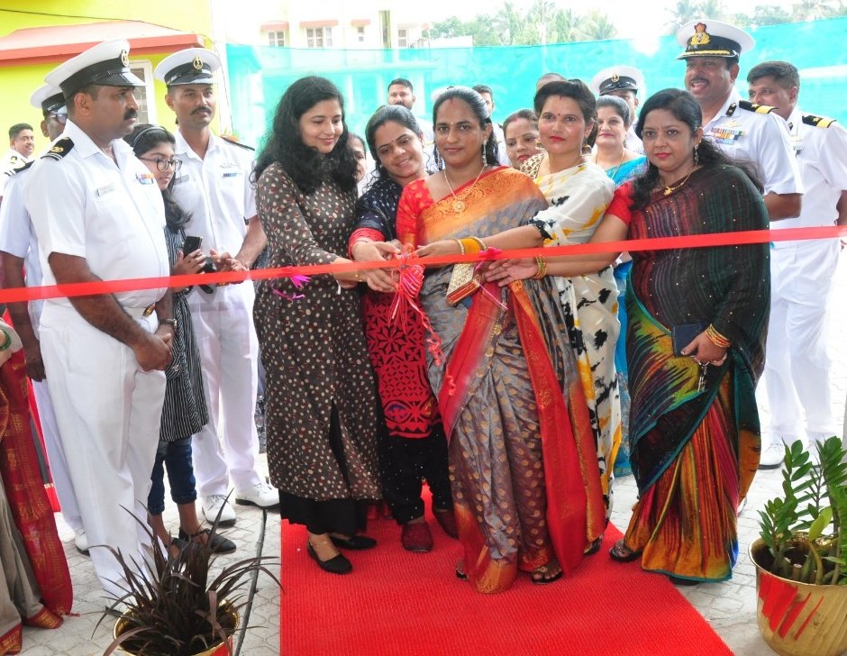 DefencePROkochi's tweet photo. 68 DwellingUnits inaugurated at CG ResidentialArea under Dist.HQ No.4 #Kochi on 22Apr22.
Project constructed by #MilitaryEngineerService & inauguration ceremony held by the inclusive leadership of Sailors of @IndiaCoastGuard,
in presence of DIG N Ravi,Dist.Cdr, CGHQ-4
#WeProtect https://t.co/OuKVkDVZNR