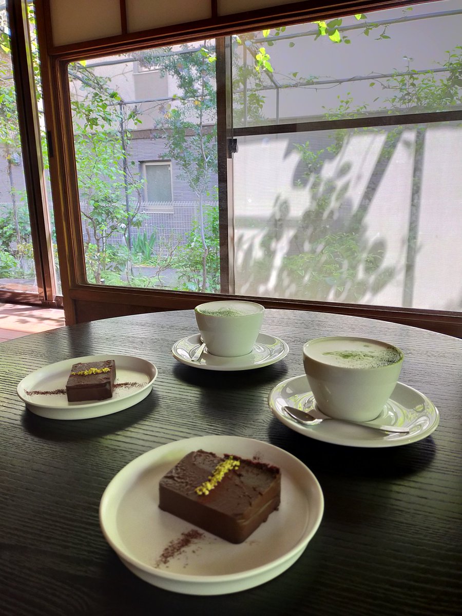 lirelejapon's tweet image. Bon vendredi, bon weekend ! Il fait chaud aujourd'hui à Tokyo !