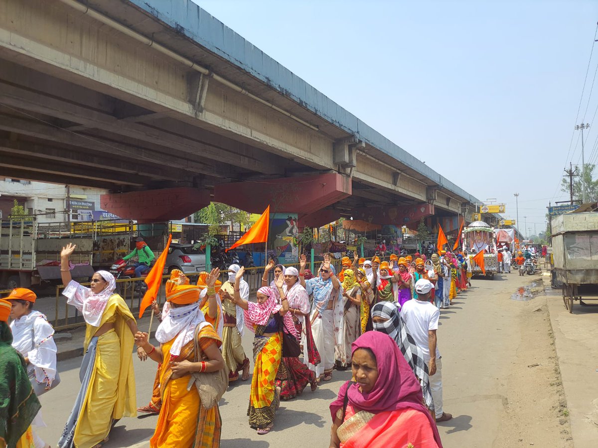 पूज्य संत श्री आशारामजी बापू का अवतरण दिवस अर्थात विश्व सेवा सत्संग दिवस पर श्री योग वेदांत सेवा समिति राजनांदगांव द्वारा  
भव्य संकीर्तन यात्रा निकाली गई ।

#AvtaranDiwas #rajnandgaon #Chhattisgarh #ShobhaYatra #kirtan #yogvedantsevasamiti  #SantShriAsharamjiBapu