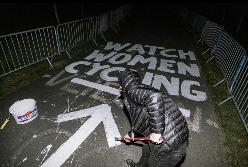 Good work from <a href="/BastienGason/">¯\_(ツ)_/¯</a> who has left a nice surprise on the Col de la Redoute for Sunday's races - #LBL2022 &amp; #LBLwomen

More on Insta - instagram.com/p/CcnYqAus3yR/…