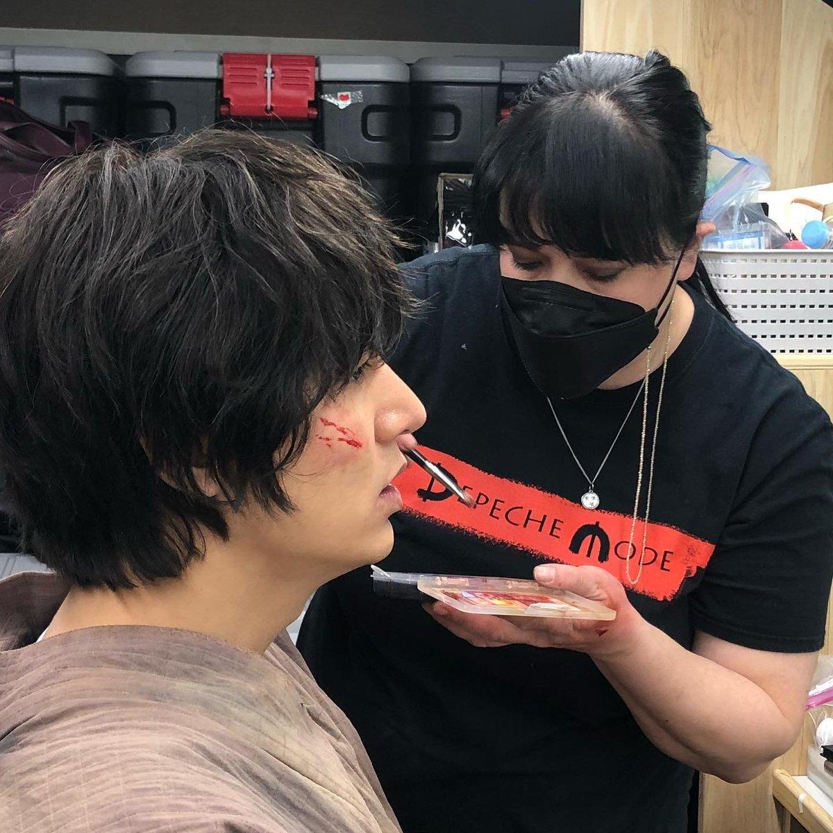 ps_minho's tweet photo. Ready?
Episode 7…
@ActorLeeMinHo
@AppleTVPlus
#pachinko #actorleeminho #youngkohhansu #minoz #minozworld #makeupartist #behindthescenes #makeuptrailer #leeminho
https://t.co/vROOGKWu5B https://t.co/rXrDSYEQqj