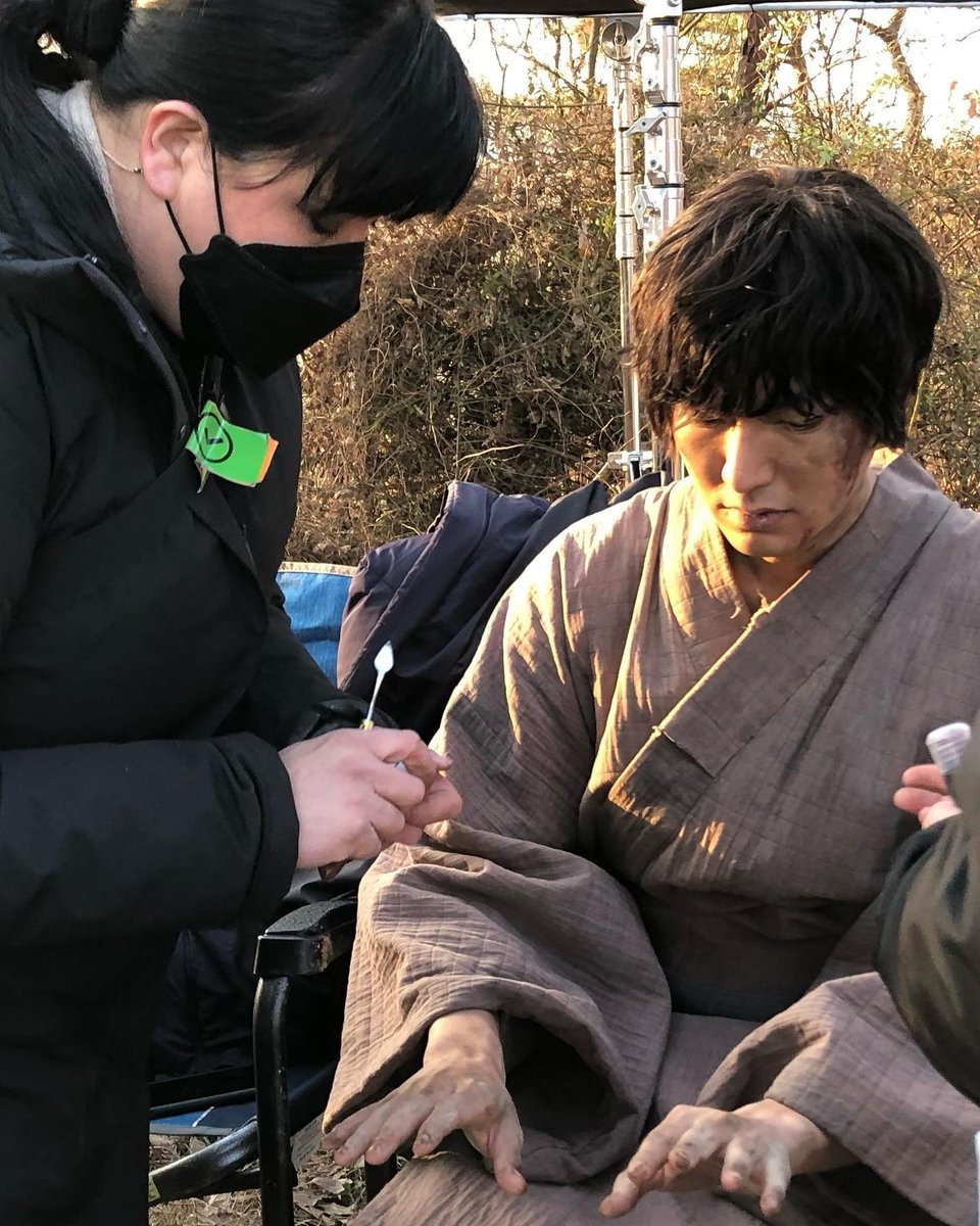 ps_minho's tweet photo. Ready?
Episode 7…
@ActorLeeMinHo
@AppleTVPlus
#pachinko #actorleeminho #youngkohhansu #minoz #minozworld #makeupartist #behindthescenes #makeuptrailer #leeminho
https://t.co/vROOGKWu5B https://t.co/rXrDSYEQqj