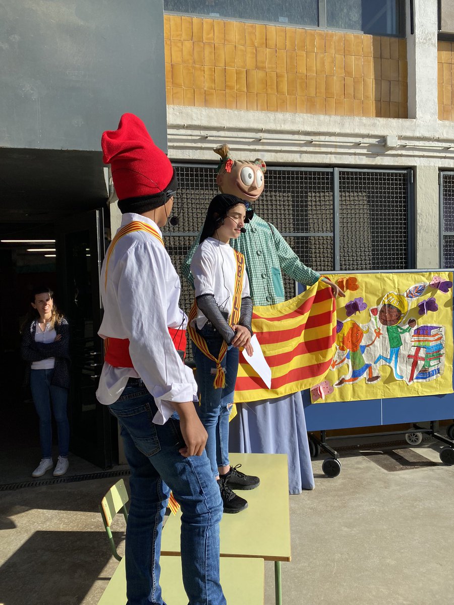 EscAbatMarcet's tweet photo. Diada de Sant Jordi i Santa Jordina. Aquest any la nostra pubilla i el nostre pubill protagonistes de la presentació de les danses.#santjordiisantajorgina https://t.co/q45taw0N8P