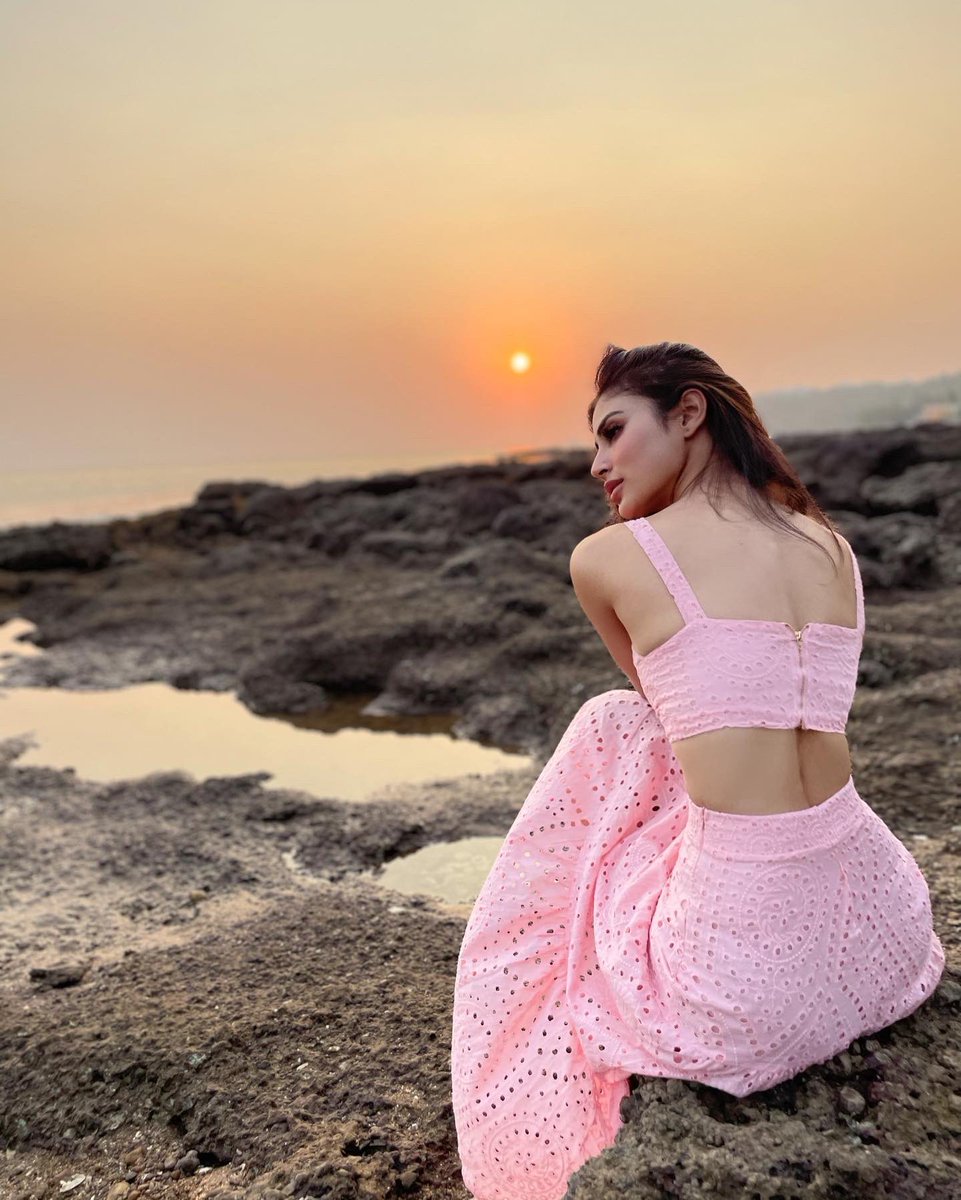 Roymouni's tweet photo. We come from Soil and every life thrives on soil let's come together to save our soil on this Earth day!

#MyConnectwithSoil @SadhguruJV @cpsavesoil https://t.co/Dn20O06UTJ