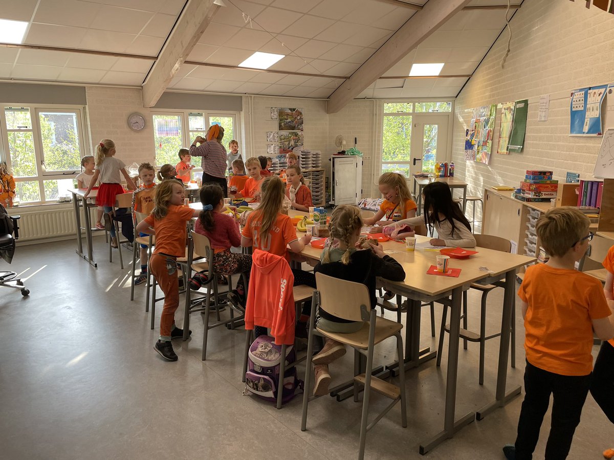 Wat zijn we vandaag aan het genieten!!!

Dank voor alle ouderhulp waardoor onze Koningsspelen mogelijk zijn om te organiseren!!! #Koningsspelen #Voeljefit #Koningsontbijt #Andersenschool
