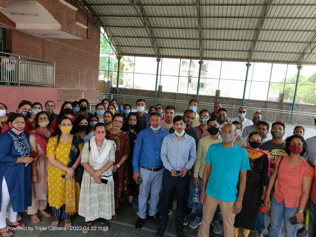 ThePradeepRawat's tweet photo. When No offline classes were held in last 2 years then why parents are asked to pay Past dues in the name of annual fees that too in lacs???
@cmohry 
Parents of Amity Sector 46 ,Sector 43 demand justice?
#MakeEducationAffordable 
#HybridModeShouldBeChoice https://t.co/LgNGvWw1hR
