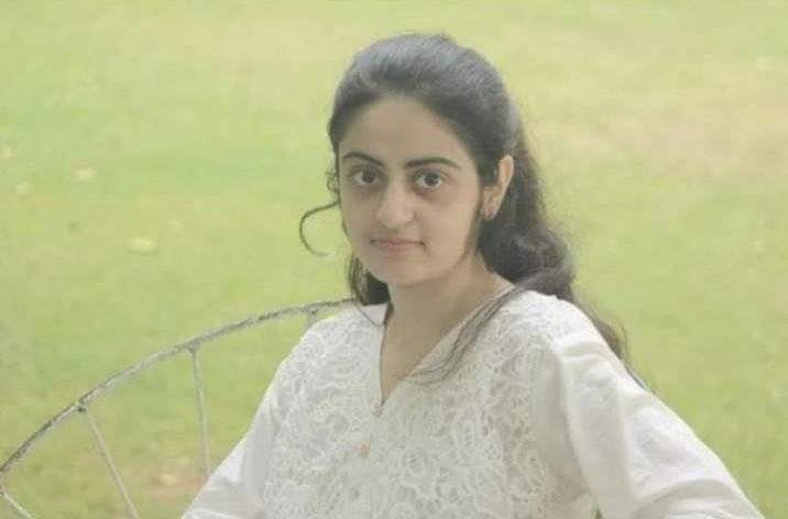 AsadAToor's tweet photo. Daughters are only daughters, they don’t have any sect/ethnicity/political affiliations, they are just daughters. I appeal @BakhtawarBZ and @AseefaBZ to take personal interest/intervention in #duazehramissing case and follow/ensure her quick/safe return to parents please 🙏🏻 https://t.co/0Mbo4cOv3g