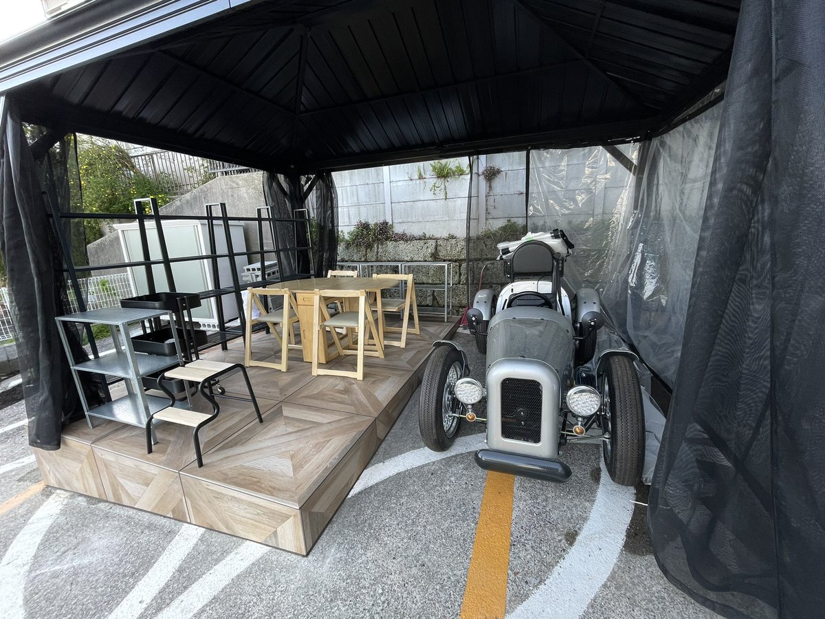 curiouschiyoko's tweet photo. カーポート兼多肉小屋の完成❗️
これで梅雨が来てもだいじょうぶ。冬は温室にする予定。 https://t.co/9PaekHKloo