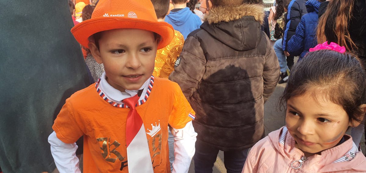 kontenthero's tweet photo. 27th of April is Kingsday in The Netherlands (#koningsdag) then we celebrate the birthday of the King. Today children celebrate this with the Games of the King (#Koningsspelen) and lucky enough I had a nice souvenir my son can wear😁 #404conference #Kentico #LasVegas https://t.co/JosmOBKD2F