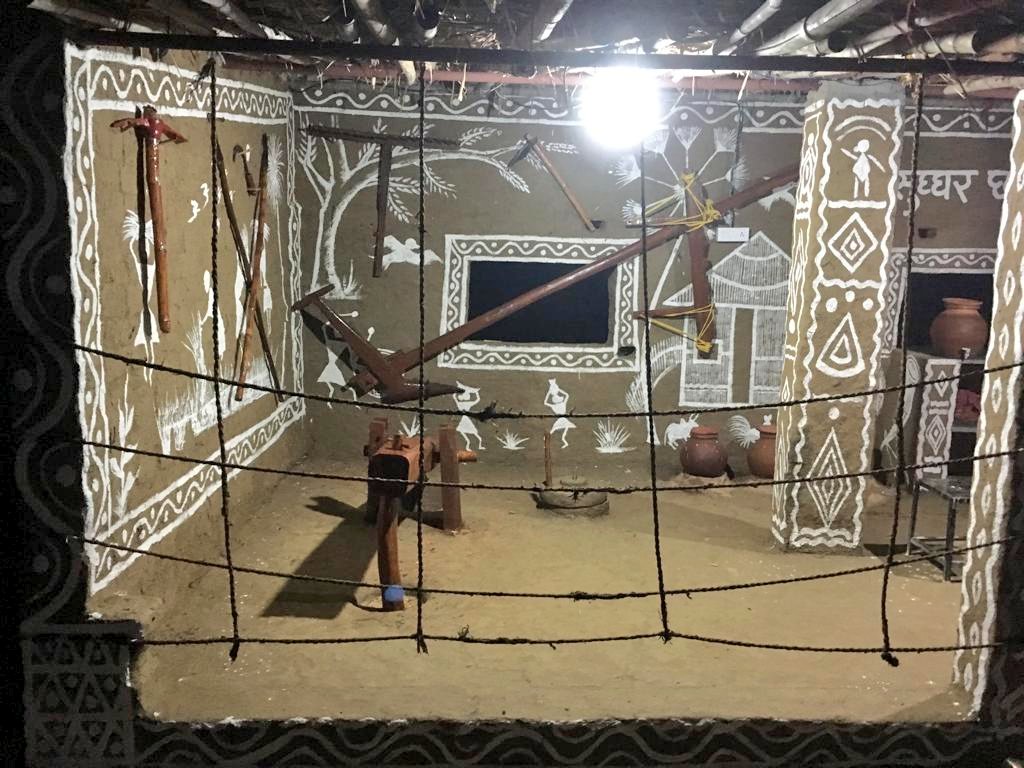 RajnandgaonDist's tweet image. यह तस्वीरें हैं अंजोरा गौठान के वृंदावन रसोई की। #छत्तीसगढ़ की अनूठी संस्कृति से सुसज्जित इस रसोई में आप चाय, भोजन के साथ, #छत्तीसगढ़ी व्यंजनों का स्वाद ले सकते हैं @ChhattisgarhCMO @DPRChhattisgarh @GoChhattisgarh @ipskabra @SinhaTaran #CultureofJOY #culture