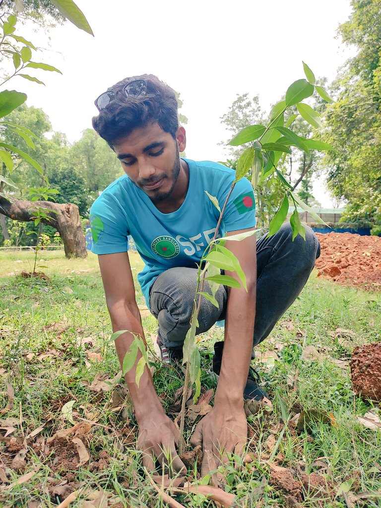 NayonSorkarBD's tweet image. #EarthDay2022. The theme of this year&apos;s day is &apos;#InvestInOurPlanet.&apos;On the occasion of the day, a tree planting program with the theme &apos;#TreesForOurPlanet&apos; &amp;amp; a #ClimateStrike demanding #SaveThePlanet  &amp;amp; #ClimateJustice &amp;amp; #ClimateAction &amp;amp; #ClimateReparations

#SaveFutureBangladesh