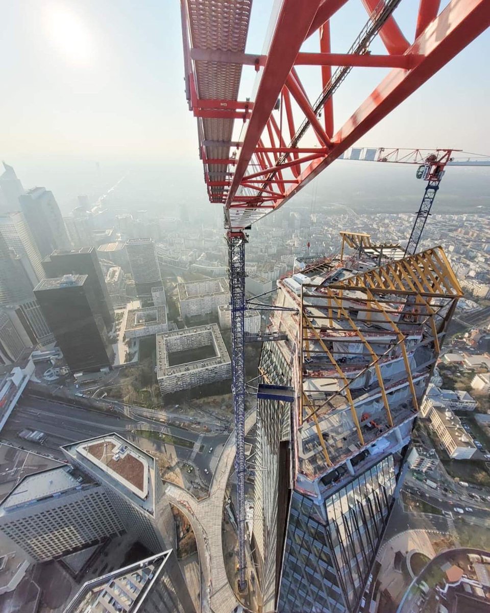 a_hexagone's tweet photo. Quelques photos de notre grue à tour Liebherr 280 HC-L 12/24 en location chez notre client SOLUMAT sur le chantier La Défense Tour HEKLA #montagegrue #liebherr #grue #construction #grueliebherr #grueliebherrech #chantier #grueatour #grueàtour #gruedechantier #france #travaux https://t.co/kSPZVpucXx