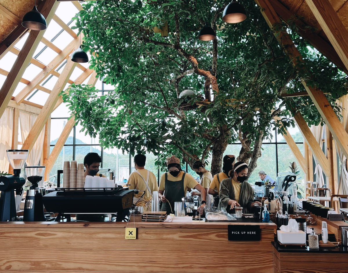 ajarofjamm's tweet photo. KRATOM INTHA ร้านกาแฟแนว homey ตั้งอยู่กลางฟาร์ม กลางเขา ล้อมรอบไปด้วยธรรมชาติ 🌿
พิกัด: ราชบุรี (https://t.co/McC7F57o5u)
เปิด: Everyday
Mon-Fri : 10.00 - 18.30
Sat-Sun: 9.00 - 18.30
@aroii #รีวิวราชบุรี #MissJReview https://t.co/WuQDvLlRjC