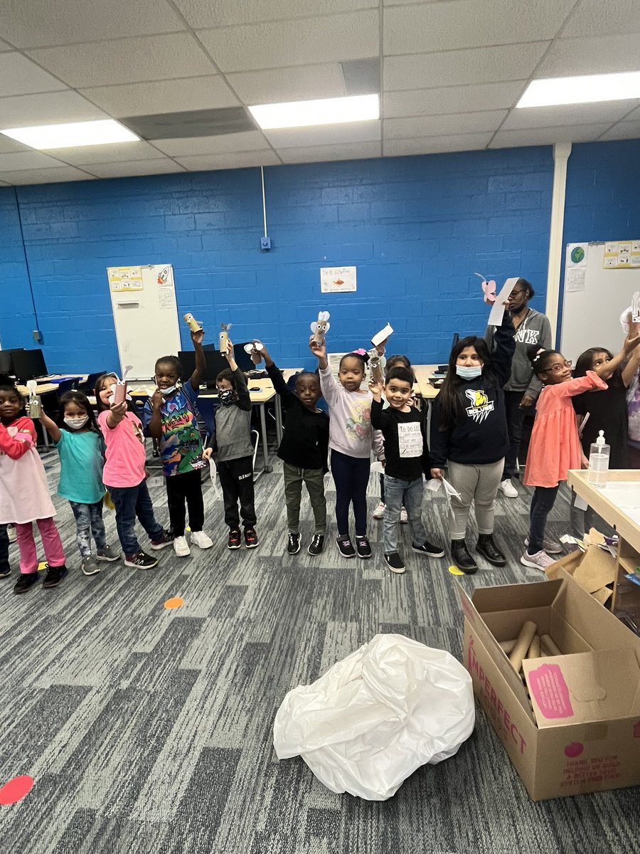 klein_staci's tweet photo. Our Earth Week up cycling projects were not only fun but helpful to our beautiful planet! Happy Earth 2022…let’s make every day Earth Day!!! @western161 @Flossmoor161 @D161Supe #d161learns https://t.co/3LJVvEYF0X