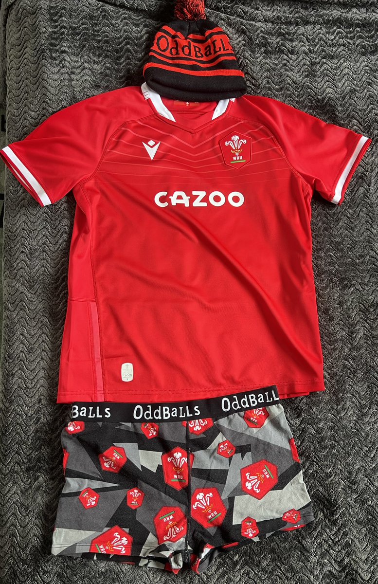 Match day ready for #WALFRA at Cardiff Arms Park @WelshRugbyUnion. Looking forward to this one and cheering the girls on especially for @Matiasisback. Let’s go round 4 @Womens6Nations @LS_Sports @georgiaemilyyyx @rachtaylor13 @myoddballs