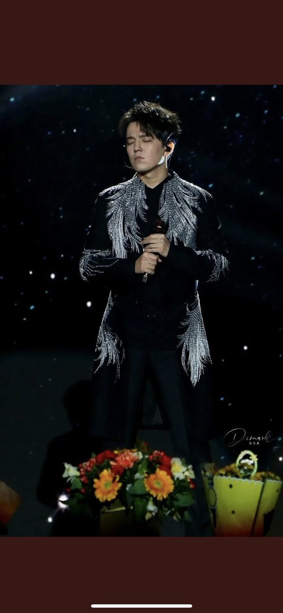 dimashdivulgabr's tweet photo. Hello Dears vamos apoiar nosso artista favorito, ele merece todo nosso amor, vamos demonstrar apoiando sua música que está no Chat #FlyAway @dimash_official  #DimashQudaibergеn está e a música que precisa de apoio agora. UNIDOS POR DIMASH https://t.co/2u2l1RqMAK
